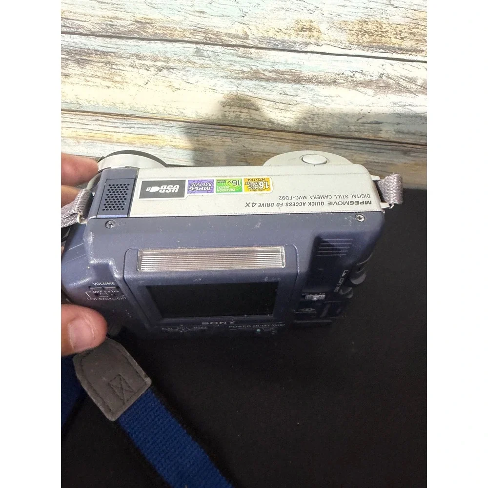 Sony FD Mavica MVC-FD92 Digital Camera Silver Blue Good 8x Zoom Floppy Disk MS